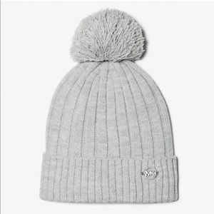 MICHAEL KORS | Pom-Pom Ribbed Light Gray Knit Beanie Hat
